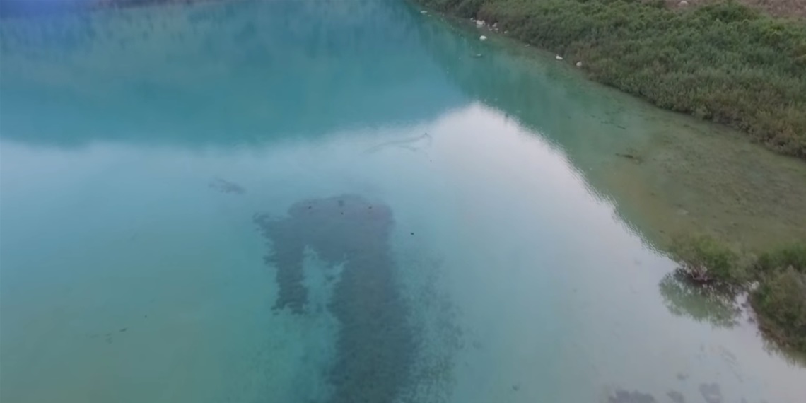 Η Λίμνη Κουρνά και οι παράξενοι θρύλοι που το συνοδεύουν Η μοναδική φυσική λίμνη γλυκού νερού στην περιοχή