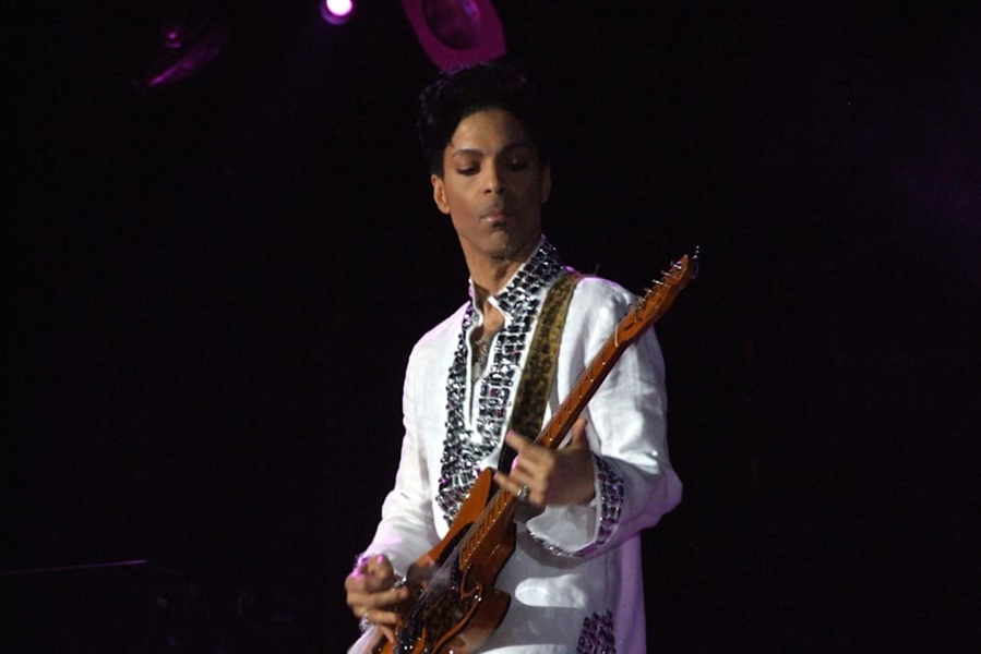 Prince: 6+1 ιστορίες για τον πρίγκιπα της μουσικής