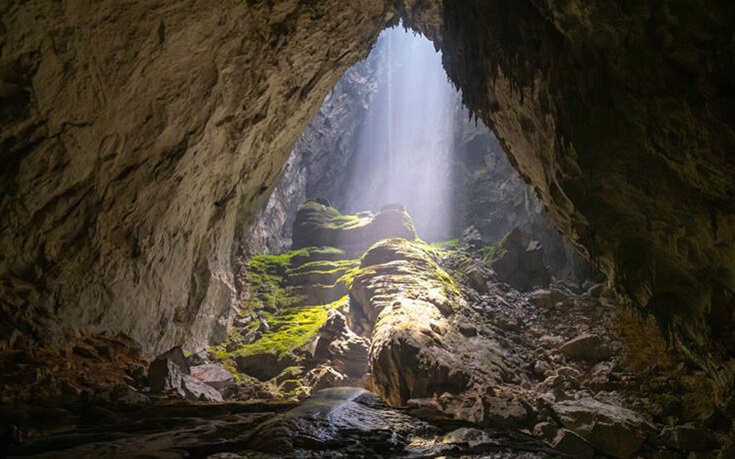 Κλεφτές ματιές στο εσωτερικό του μεγαλύτερου σπηλαίου στον κόσμο