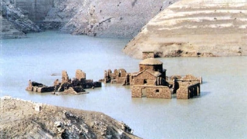 Βυθισμένο χωριό-φάντασμα που εγκαταλείφθηκε το 1947 θα αναδυθεί ξανά μέσα από λίμνη 