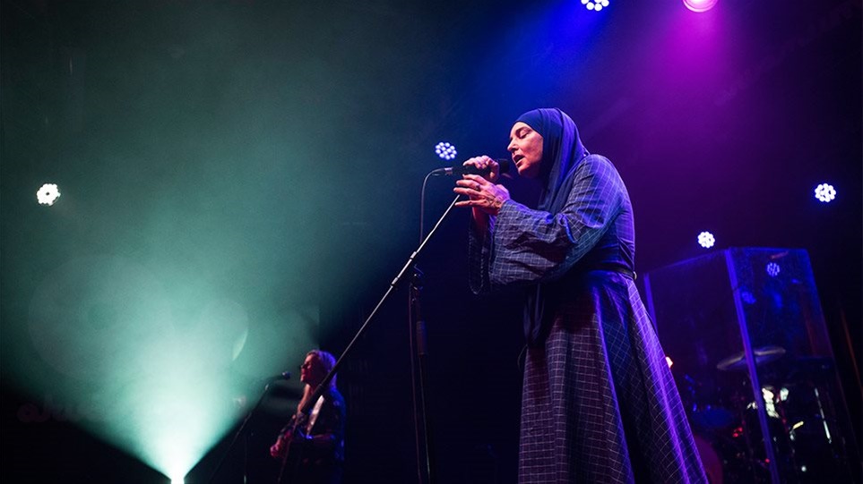 Sinead O' Connor: H άνοδος και η πτώση μιας μουσικής επαναστάτριας