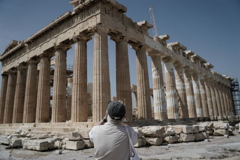 Le Figaro : O Παρθενώνας αισθάνεται πολύ μόνος αυτή τη στιγμή