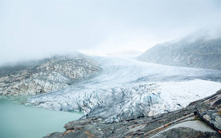 Ανησυχία προκαλεί το λιώσιμο των ελβετικών παγετώνων Έχασαν φέτος 2% του όγκου τους